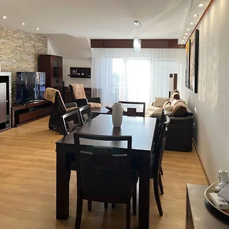 Lux Centrum Apartamento Topoľčany